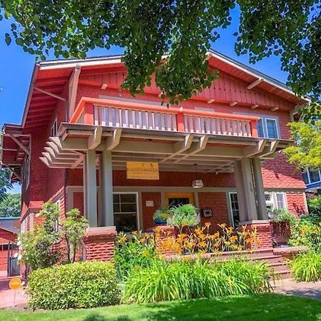 Lady Geneva Bed & Breakfast Medford Exterior foto